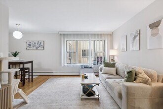 420 W Aldine Ave, Unit 404 in Chicago, IL - Building Photo - Building Photo