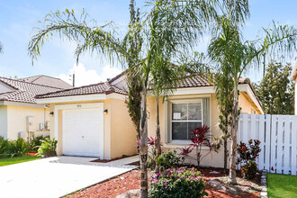 7752 Springfield Lake Dr in Greenacres, FL - Foto de edificio - Building Photo