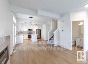 10008-10162 162 St NW in Edmonton, AB - Building Photo - Building Photo