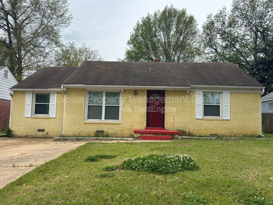 3723 Wilshire Rd in Memphis, TN - Building Photo
