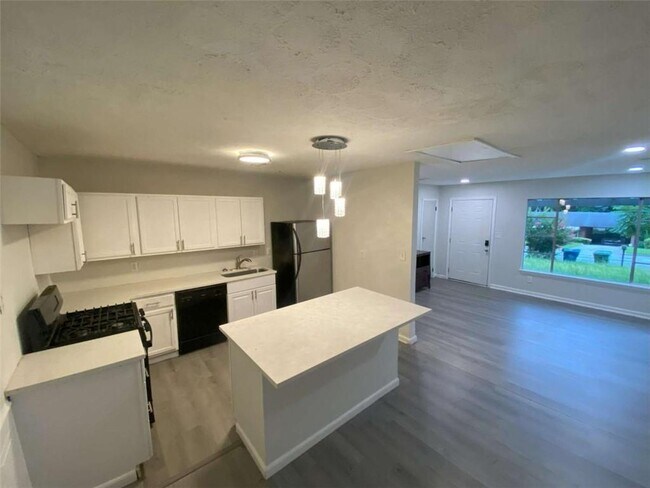 85 Delmoor Dr NW in Atlanta, GA - Building Photo - Building Photo