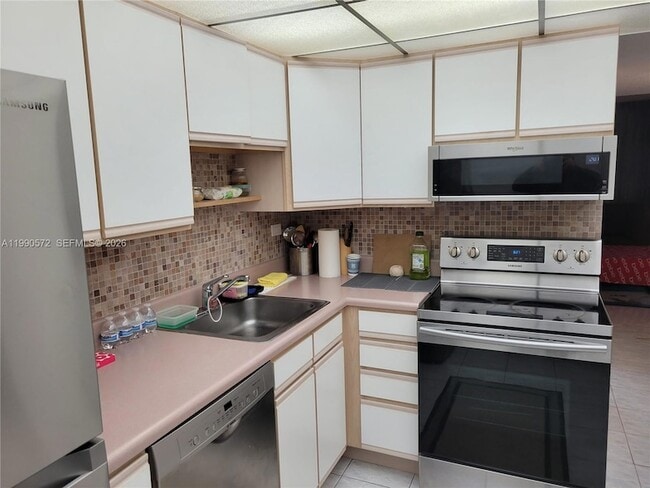 251 174th St, Unit 1208 in Sunny Isles Beach, FL - Building Photo - Building Photo