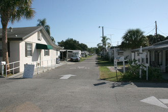 Sunset Village Adult Mobile Home Community in Bradenton, FL - Building Photo - Building Photo