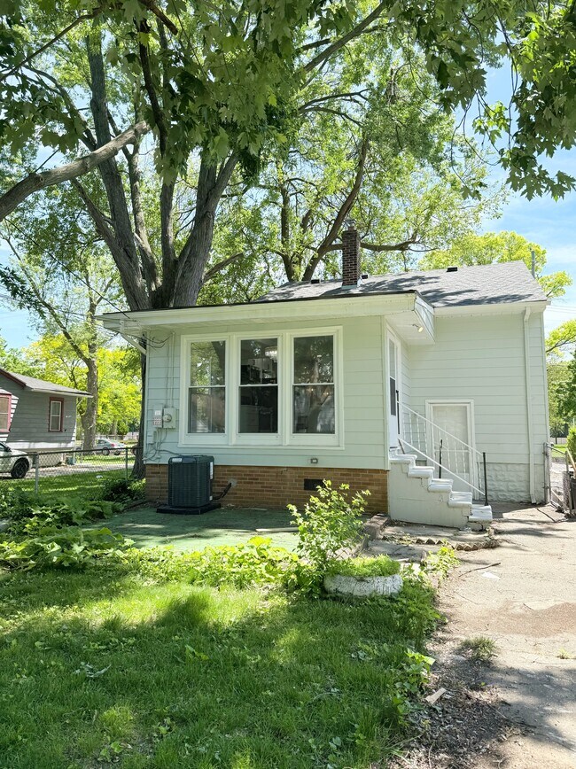 266 W Bennett Ave in Troy, MI - Building Photo - Building Photo