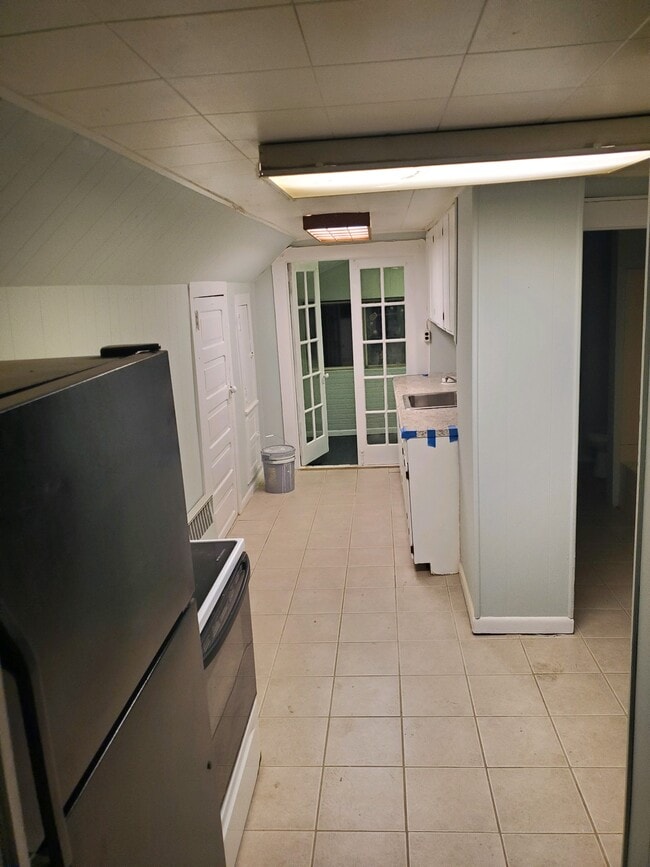 2313 Boulevard Ave, Unit 2315 3rd floor