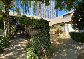 Canterbury Court in Seattle, WA - Building Photo