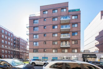 Garden Hill in Rego Park, NY - Building Photo - Building Photo