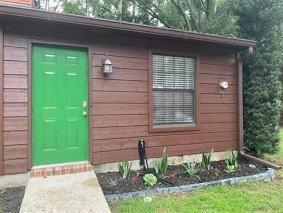 1244 High Rd in Tallahassee, FL - Building Photo