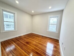 36 Raven St, Unit 1 in Boston, MA - Foto de edificio - Building Photo