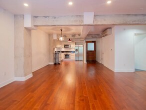 416 S Spring St in Los Angeles, CA - Building Photo - Building Photo
