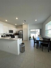 10211 Trumpet Honeysuckle Wy in San Antonio, FL - Foto de edificio - Building Photo