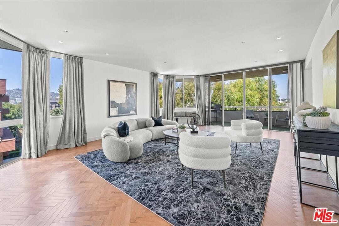 300 N Swall Dr in Beverly Hills, CA - Building Photo