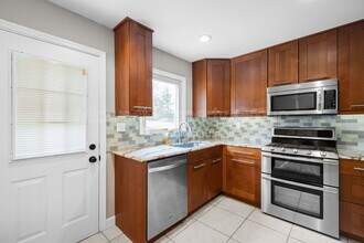 438 Bush Dr in Ballwin, MO - Building Photo - Building Photo