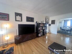 101 Longwood Ave, Unit 5 in Brookline, MA - Building Photo