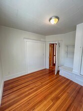 16 Alexander Ave, Unit 2 in Medford, MA - Foto de edificio - Building Photo