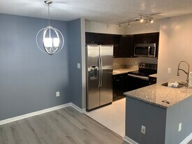 6908F Mary Caroline Cir in Alexandria, VA - Building Photo