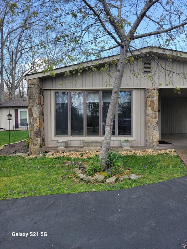 122 Dovenshire Dr in Crossville, TN - Building Photo - Building Photo