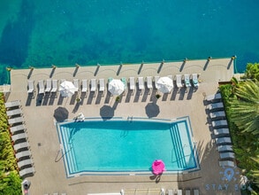 2602 E Hallandale Beach Blvd in Hallandale Beach, FL - Building Photo - Building Photo