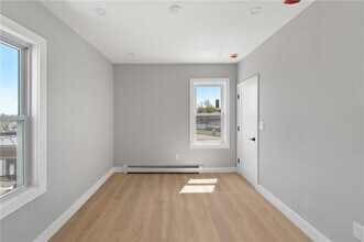 735 Broadway in Pawtucket, RI - Building Photo - Building Photo