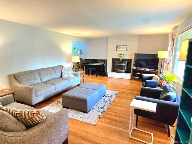 16 Brightview Dr in West Hartford, CT - Building Photo - Building Photo
