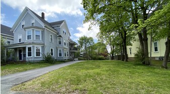 359 Crescent St, Unit Unit #2 Crescent St in Brockton, MA - Building Photo