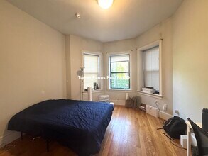 1087 Beacon St, Unit 89-3 in Brookline, MA - Building Photo - Building Photo