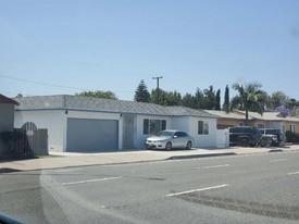 211 N Brookhurst St, Unit B in Anaheim, CA - Building Photo