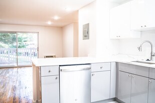 Kenmore Apartments in Southington, CT - Building Photo