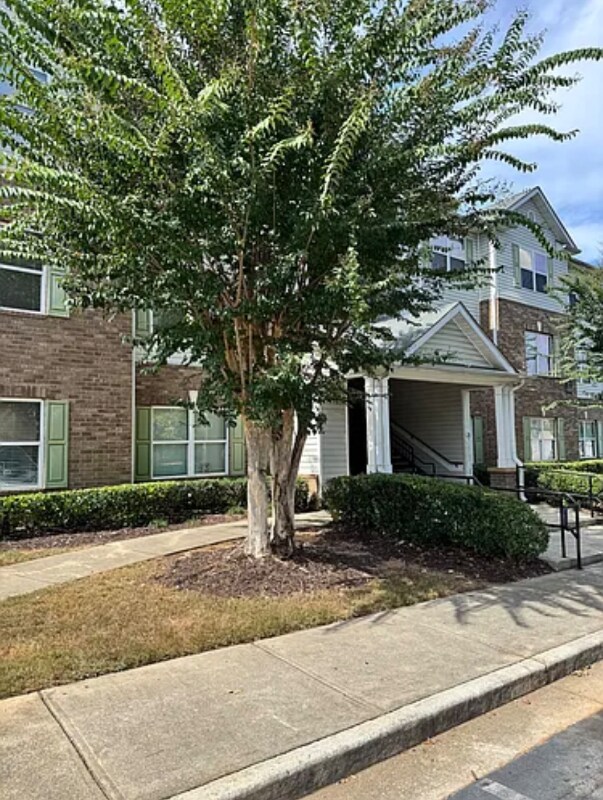 property at 4204 Fairington Ridge Cir