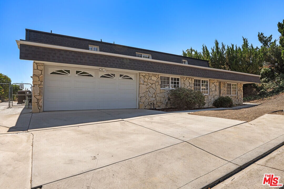 6040 Pat Ave in Los Angeles, CA - Building Photo