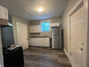 3666 Glenway Ave in Cincinnati, OH - Building Photo - Building Photo