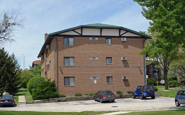 Real-T Hinswood in Darien, IL - Foto de edificio - Building Photo