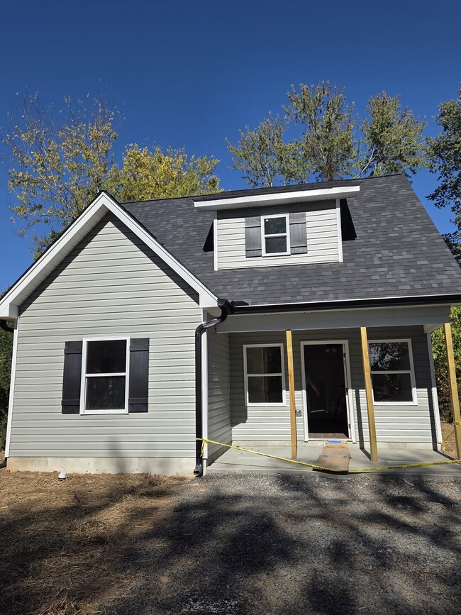 210 W Washington Exd in Mayodan, NC - Building Photo - Building Photo