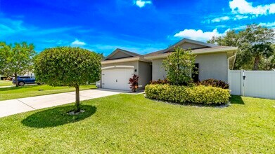 5344 Oakland Lake Cir in Fort Pierce, FL - Building Photo - Building Photo