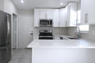 1037 Island Manor Dr in Greenacres, FL - Building Photo - Building Photo