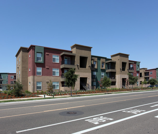 The Ridge Apartments in Elk Grove, CA - Building Photo - Building Photo