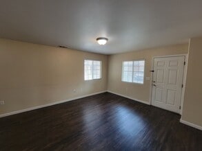 2313 W Lark Ave in Visalia, CA - Building Photo - Building Photo