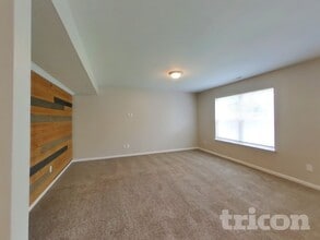 5537 Burning Tree Ct in Indianapolis, IN - Foto de edificio - Building Photo