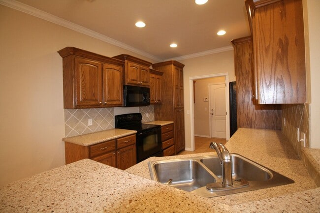 11313 NW 121st Pl in Yukon, OK - Building Photo - Building Photo