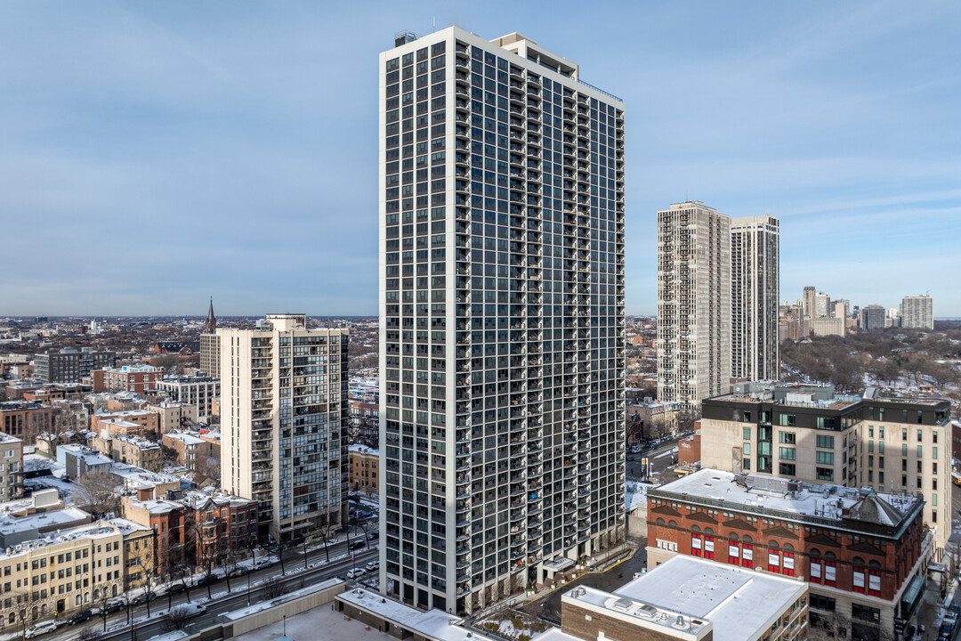 The James House in Chicago, IL - Building Photo