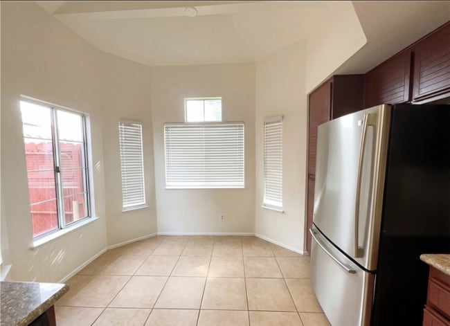 25311 Chicago Ave in Hemet, CA - Foto de edificio - Building Photo