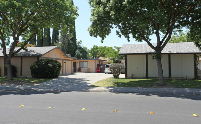 3321-3325 Sherwood Ave in Modesto, CA - Building Photo - Building Photo