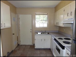 8303 W Woodview Dr in Sherwood, AR - Building Photo - Building Photo