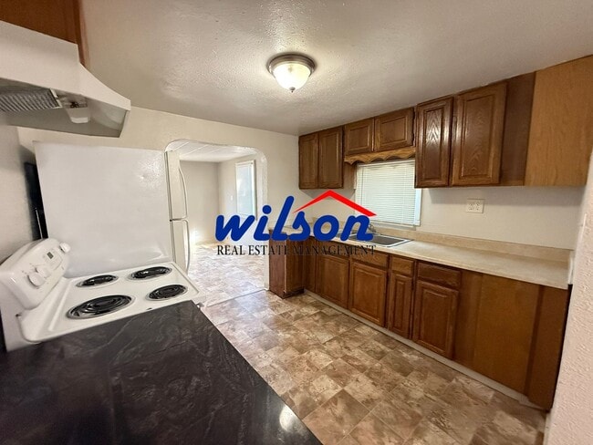 property at 708 N 28th Ave