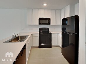 233 Poplar Pl in Wilmer, TX - Building Photo - Building Photo