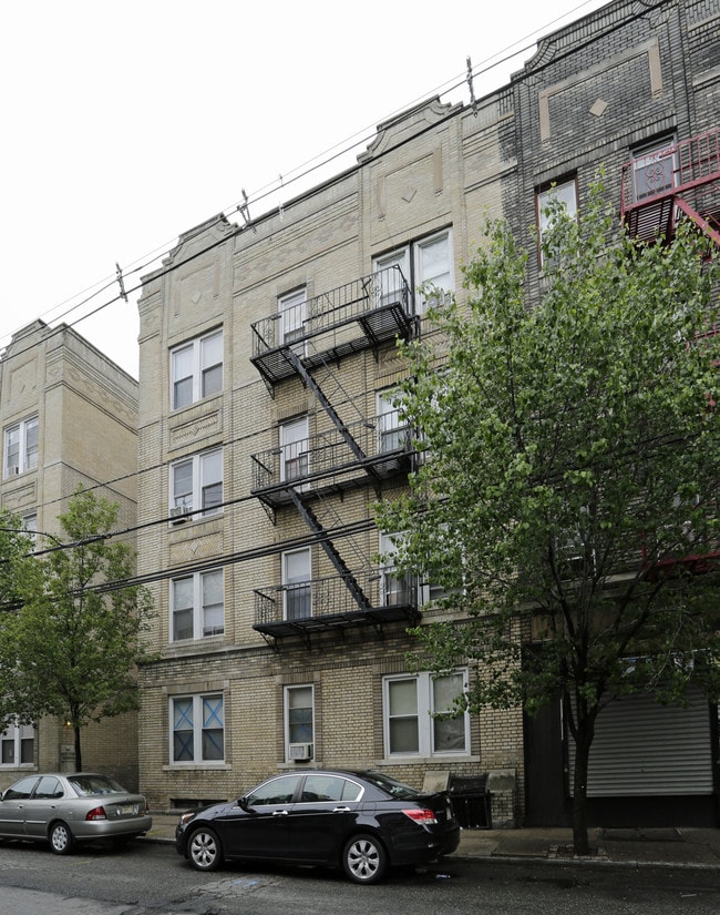 5604 Hudson Ave in West New York, NJ - Building Photo - Building Photo