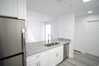 1200 Town Center Dr in Jupiter, FL - Building Photo - Building Photo