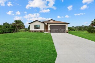 5094 Hightower Rd in North Port, FL - Building Photo