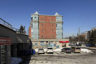 Central Park on Yonge in Vaughan, ON - Building Photo - Building Photo