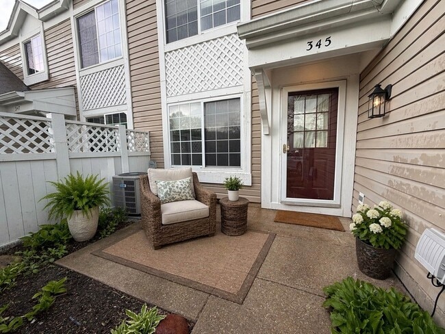 345 N Gregory St in Aurora, IL - Foto de edificio - Building Photo